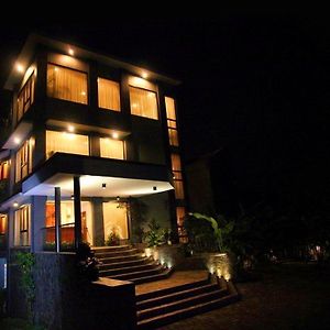 Amira Hotel